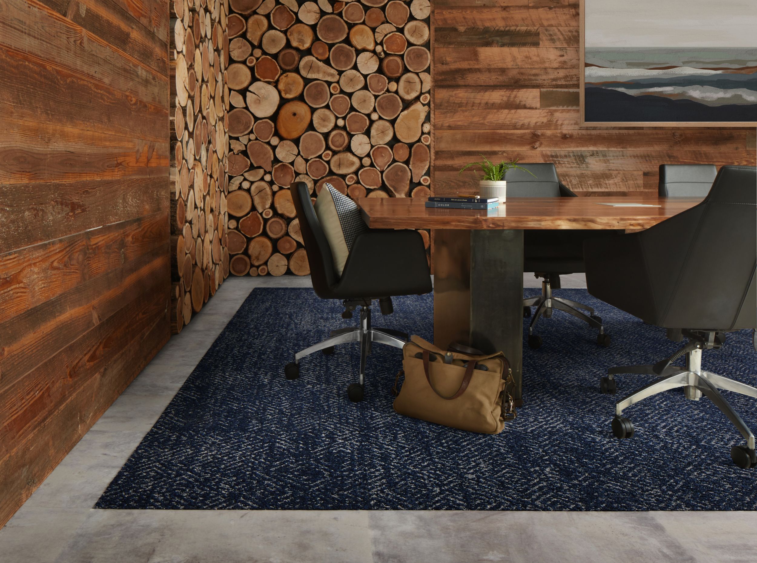 Interface Third Space 309 carpet tile with Textured Stones LVT in meeting room with wood walls and accents imagen número 3